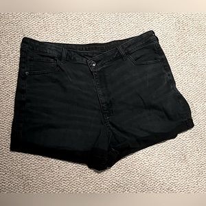 American Eagle Outfitters Jean Shorts
Size: 18